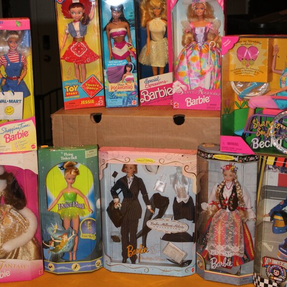 🎁 Vintage Barbie Mystery Box – 1 NIB Doll from 1989–2013 🎀 - Picture 4 of 16